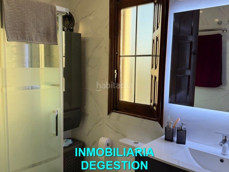 Foto efccb3d1-0ba9-4682-be1a-b2f82eef475d. Casa adossada amb xemeneia calefacció aparcament piscina a Linares