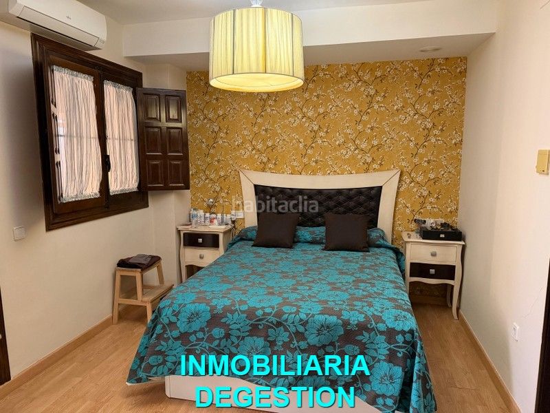 Foto f72f82f1-5d97-4544-b6e6-c1c8ff496231. Casa adossada amb xemeneia calefacció aparcament piscina a Linares