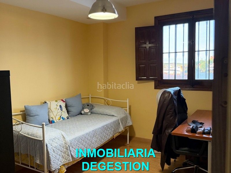 Foto fd80a7c9-d0f2-4e33-ad2c-5cfcc411db17. Casa adossada amb xemeneia calefacció aparcament piscina a Linares