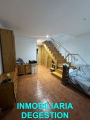 Casa adossada a Calle Descalzas