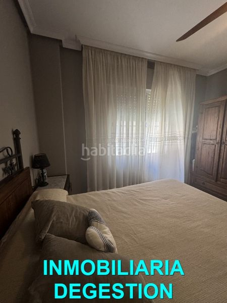 Foto b143bd7a-3e5c-4380-83f0-d4715afe3046. Casa adossada amb calefacció piscina a Zona Hospital Linares