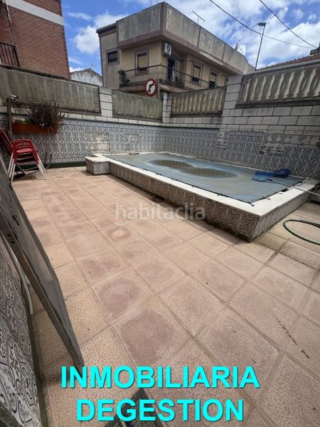 Foto c599deda-a65a-47f4-9ee7-6448420c6495. Casa adossada amb calefacció piscina a Zona Hospital Linares