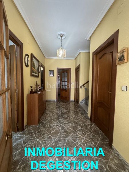 Foto c9984115-30c3-4080-a043-d744792243b7. Casa adossada amb calefacció piscina a Zona Hospital Linares