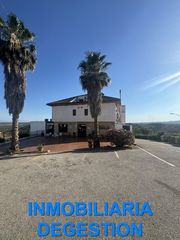 Gebäude  Calle cerro de la llana. Hotel en pleno uso