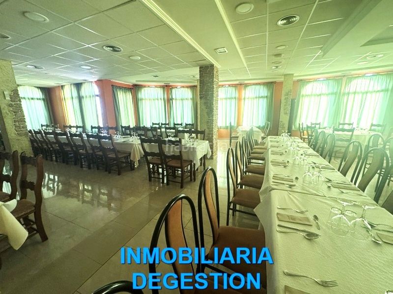 Foto d21111b8-f1ab-4866-908f-6e17a7c3f622. Edificio in Baños de la Encina