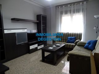 Miete Appartement  Calle palma del río. Piso zona centro