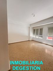 Rent Flat  Calle la carolina. Piso amplio zona paseo de linarejos