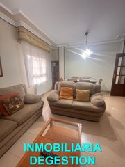 Location Appartement  Calle donantes de sangre. Piso y garaje zona centro