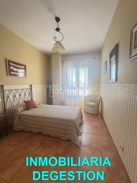 Foto 541190d8-3321-4a8f-bf2e-ec04f55def0c. Casa aparellada amb calefacció aparcament piscina a Linares