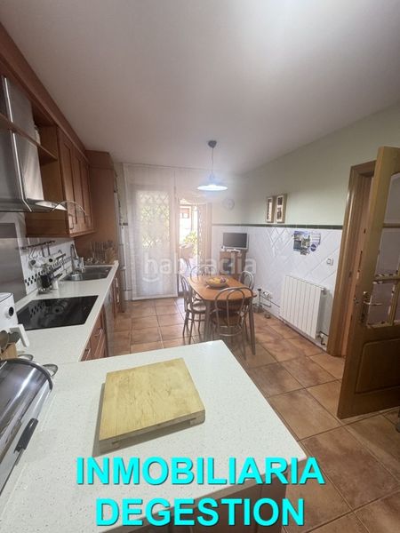 Foto 6e129756-c9d7-4229-bdcc-0643ecba6fbf. Casa aparellada amb calefacció aparcament piscina a Linares