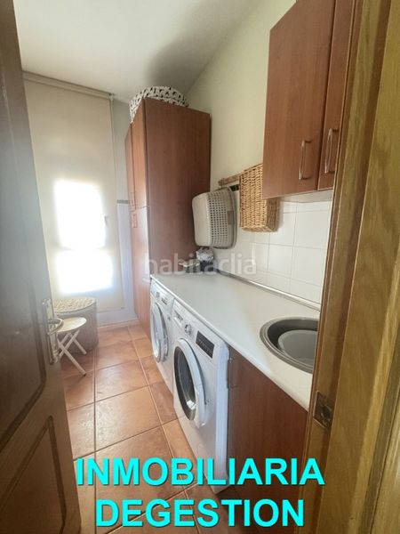 Foto 784617f9-5d2d-4e93-b41a-66f2a7fbb93e. Casa aparellada amb calefacció aparcament piscina a Linares