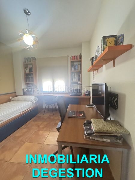 Foto 8660d899-ed46-4244-9b2d-285b09ab84b6. Casa aparellada amb calefacció aparcament piscina a Linares
