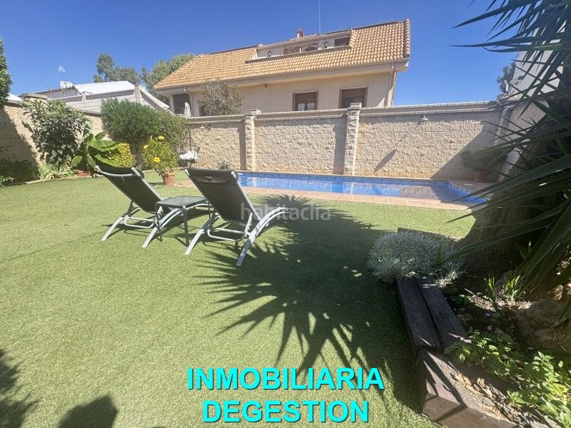 Foto 990b0efe-50ce-415b-831b-50d94431ad5b. Casa aparellada amb calefacció aparcament piscina a Linares