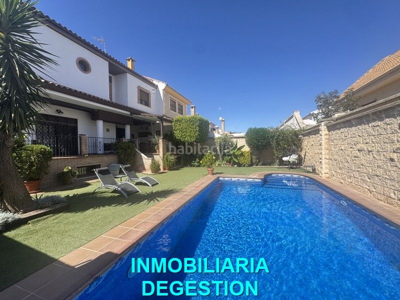 Foto e64d2d06-4cb7-40fe-9053-68e39921594e. Casa aparellada amb calefacció aparcament piscina a Linares