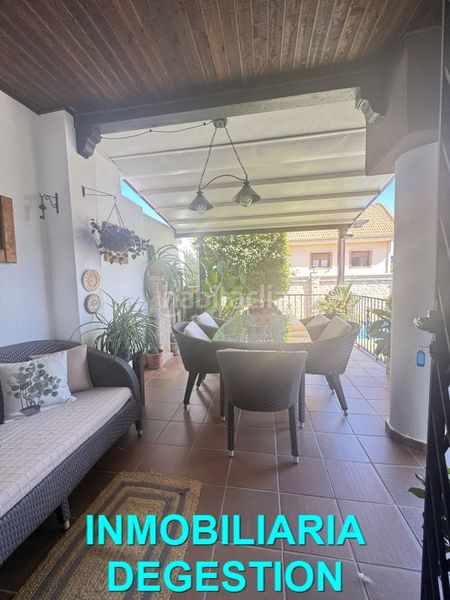 Foto f208f892-29fa-4aad-aa8b-f19a284f87ae. Casa aparellada amb calefacció aparcament piscina a Linares