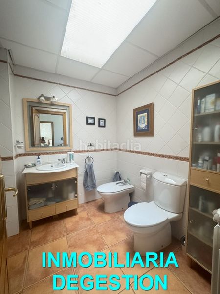 Foto f9f56e43-6ab2-4bc0-b2e3-1a022904621b. Casa aparellada amb calefacció aparcament piscina a Linares