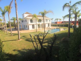 Casa en Calle granada (sg) 35. A estrenar grandiosa y exclusiva villa en sotogrande alto, con v
