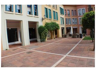 Local Comercial a Puerto de Sotogrande-La Marina. Local en el puerto deportivo de sotogrande con 10 metros de fach