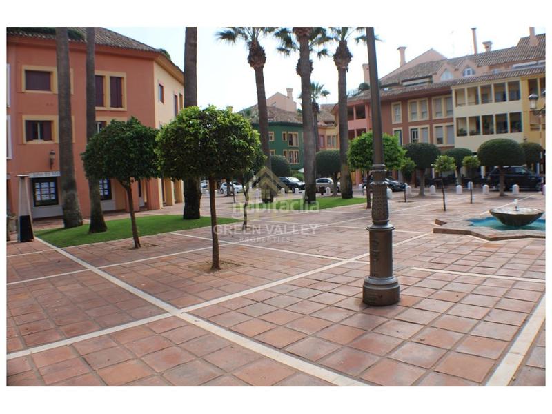 Foto d8b8ff5c-4546-4748-9c9e-0ca5ee3a4743. Local comercial a puerto de Sotogrande-la marina Sotogrande