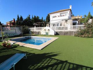 Casa a La Alcaidesa. Espectacular villa con increíbles vistas al mar en alcaidesa