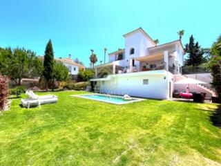 Xalet  N/a. Magnifica villa de estilo clasico en sotogrande