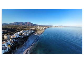 Maison jumelée à Urbanizacion bahia dorada 19-g. Chalet adosado al lado del mar en bahia dorada estepona