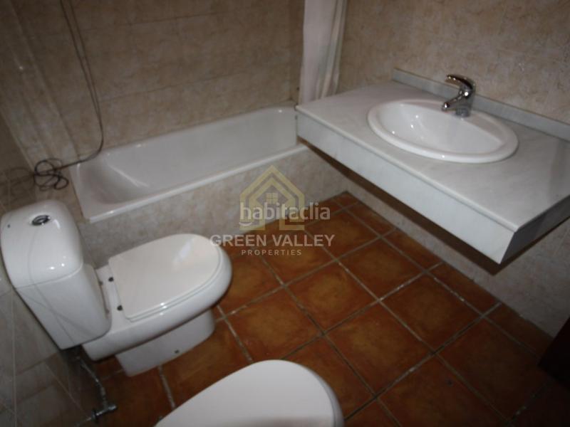 Foto 3731e9f2-55bb-46d6-a9c0-b9fc8477b4a6. Chalet impresionante chalet de 5 habitaciones y 3 baños, con vistas al mar, en urbanización privada de alcaidesa con zonas comunes con pi en La Alcaidesa
