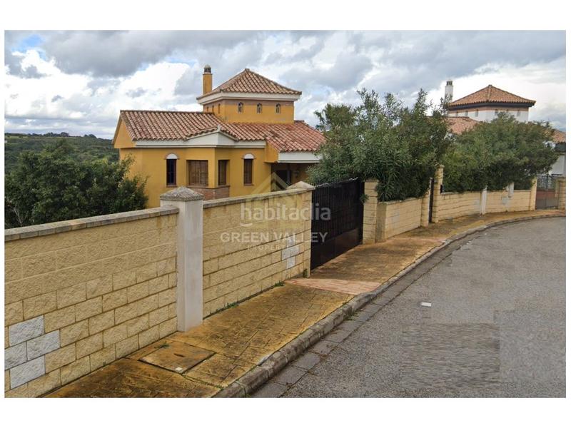 Foto 40d72723-dbc5-4a31-9b71-c01e96103e96. Chalet impresionante chalet de 5 habitaciones y 3 baños, con vistas al mar, en urbanización privada de alcaidesa con zonas comunes con pi en La Alcaidesa