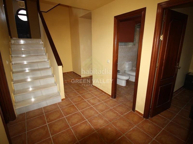 Foto 4e211935-886d-49a0-9ed8-65b90de0e765. Chalet impresionante chalet de 5 habitaciones y 3 baños, con vistas al mar, en urbanización privada de alcaidesa con zonas comunes con pi en La Alcaidesa