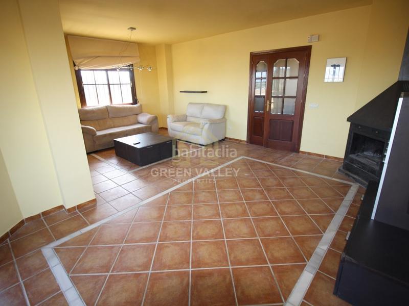 Foto 54c98727-ed0a-4b12-ad90-fe48c3d359e0. Chalet impresionante chalet de 5 habitaciones y 3 baños, con vistas al mar, en urbanización privada de alcaidesa con zonas comunes con pi en La Alcaidesa