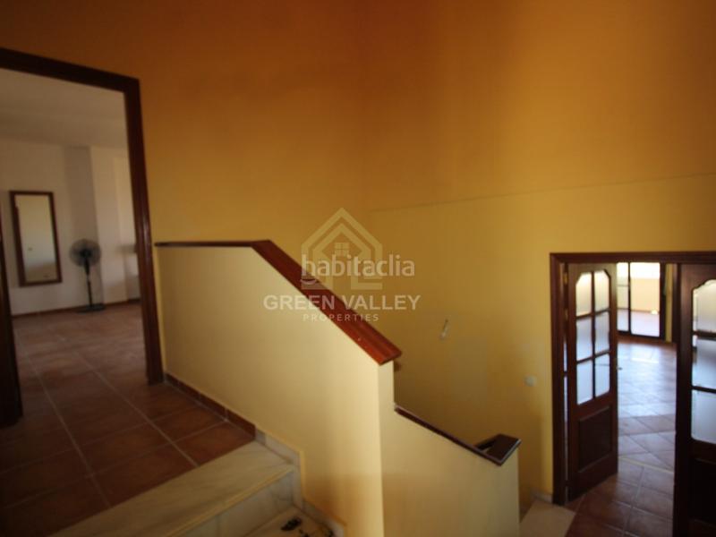 Foto 9e63b3d0-f25e-45f9-903d-457b6aba76bf. Chalet impresionante chalet de 5 habitaciones y 3 baños, con vistas al mar, en urbanización privada de alcaidesa con zonas comunes con pi en La Alcaidesa