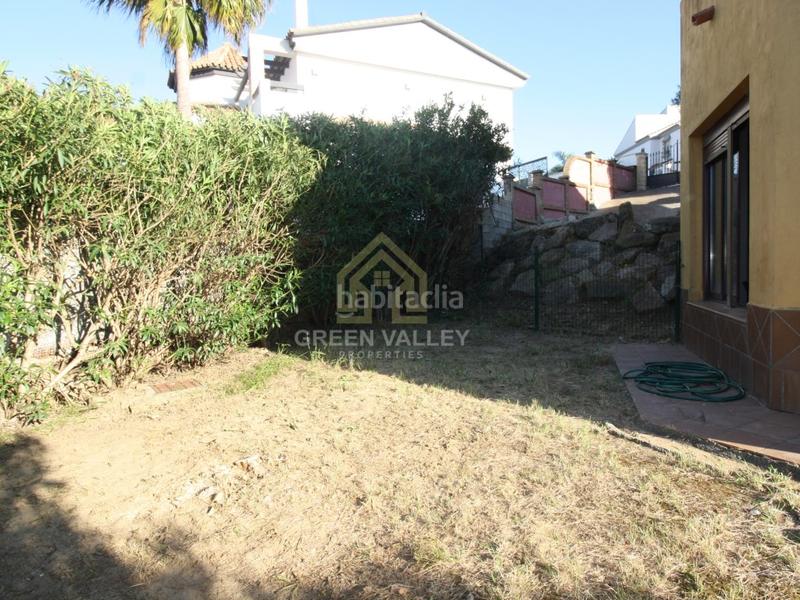Foto c21b30d0-4b77-4bfe-a273-ff6ce386613b. Chalet impresionante chalet de 5 habitaciones y 3 baños, con vistas al mar, en urbanización privada de alcaidesa con zonas comunes con pi en La Alcaidesa