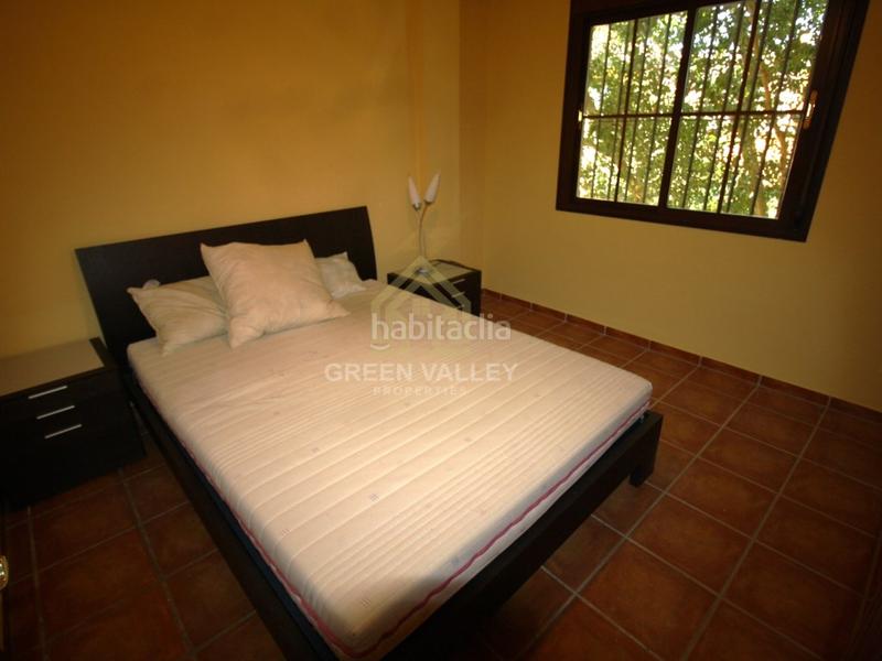 Foto ca165018-f68b-4418-8a23-14b85f52a377. Chalet impresionante chalet de 5 habitaciones y 3 baños, con vistas al mar, en urbanización privada de alcaidesa con zonas comunes con pi en La Alcaidesa
