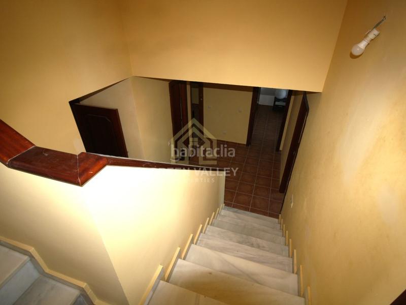 Foto dbfae842-bd87-4b3b-b27e-0bce0c47ad8c. Chalet impresionante chalet de 5 habitaciones y 3 baños, con vistas al mar, en urbanización privada de alcaidesa con zonas comunes con pi en La Alcaidesa