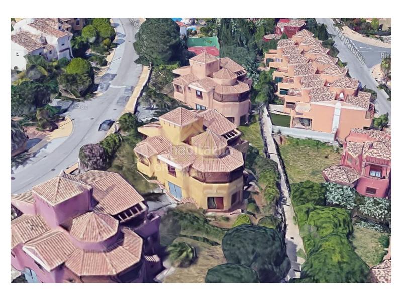 Foto e4f4cc0e-0dc3-41c6-98a2-0a1a43a8112d. Chalet impresionante chalet de 5 habitaciones y 3 baños, con vistas al mar, en urbanización privada de alcaidesa con zonas comunes con pi en La Alcaidesa