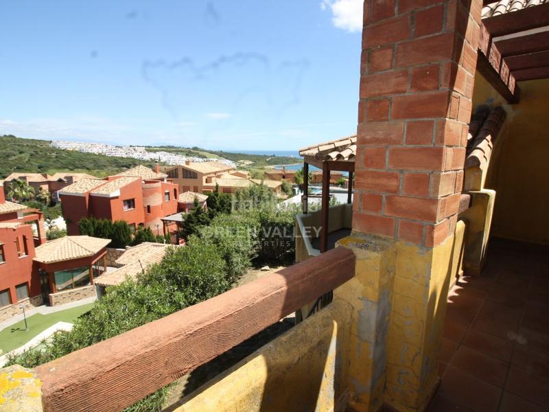 Foto ef13c47a-b83d-4d01-9542-4167062c9ef7. Chalet impresionante chalet de 5 habitaciones y 3 baños, con vistas al mar, en urbanización privada de alcaidesa con zonas comunes con pi en La Alcaidesa
