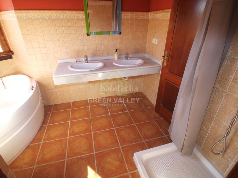 Foto f7e58ade-72a4-4c18-b415-ca53c631ce34. Xalet amb aparcament piscina a La Alcaidesa
