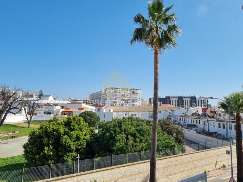 Foto 8a56bbe5-2212-4e50-8c0a-b2e3d5ca4b05. Edifici a Bajadilla - Fuente Nueva Algeciras