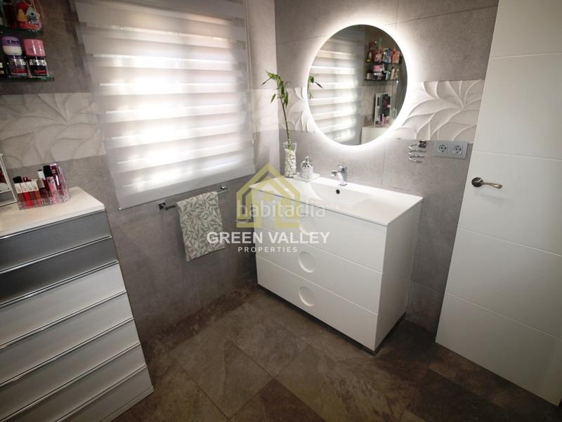 Foto a021ec49-d444-491b-8fd1-ec2ff60baf5b. Maison jumelée avec parking dans San García Algeciras