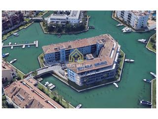 Apartamento en Puerto de Sotogrande-La Marina. Apartamento con plaza de garaje y trastero en isla carey, sotogr