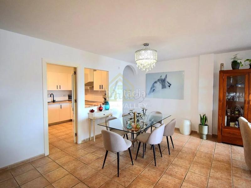 Foto 1257d749-98ab-41dd-8aa2-6401232b4e31. Pis amb aparcament piscina a La Alcaidesa