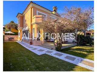 Casa a La Alcaidesa. Increible villa pareada en alcaidesa