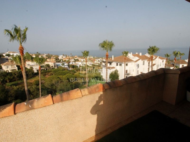 Foto 5b77426e-7503-4fb0-8109-97084e1a85e8. Casa adossada amb calefacció aparcament piscina a La Alcaidesa