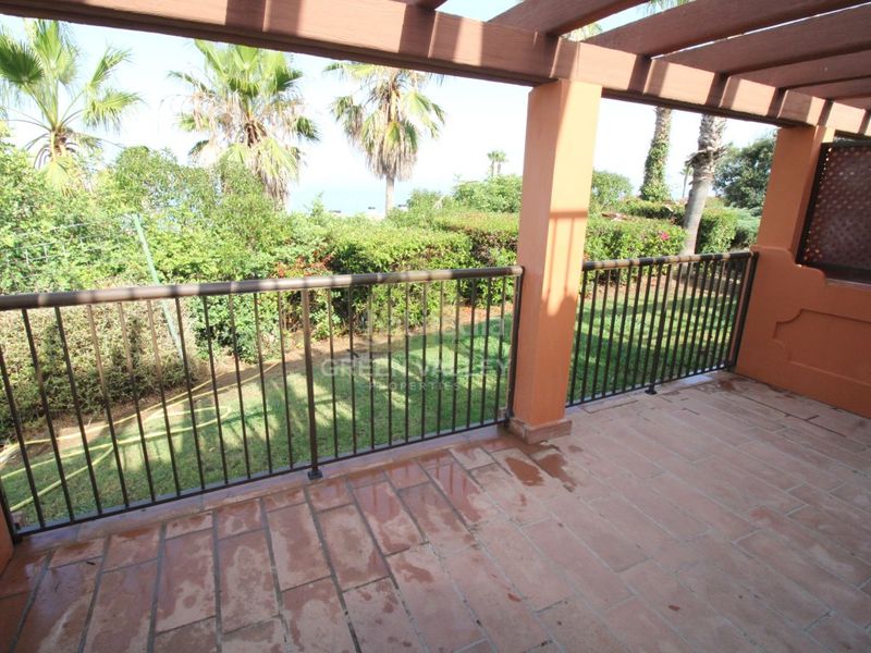 Foto e54e6f33-8014-4e4e-947a-4818461dd79e. Planta baixa amb aparcament piscina a La Alcaidesa
