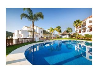 Location Appartement  Urb. nueva alcaidesa. conjunto 3. escalera 2. bloque 1 bajo. Acogedor apartamento con dos terrazas con vistas al mar y el lag