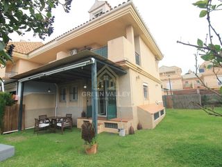 Maison jumelée  Avenida de la hacienda. Casa pareada en la corona de alcaidesa, con 4 dormitorios en urb