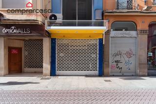 Gebäude in Carrer de colon 53. Edifico de cuatro plantas