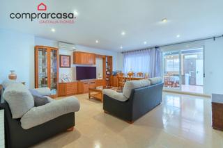 Casa adossada en Calle san pedro pascual 81. descubre tu nuevo hogar en benadresa, un chalet que cuenta his
