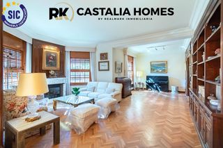 Xalet a Carrer de pérez dolz 12. Impresionante chalet en el centro de la ciudad.