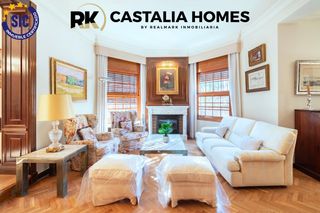 Xalet a Carrer de pérez dolz 12. Impresionante chalet en el centro de la ciudad.